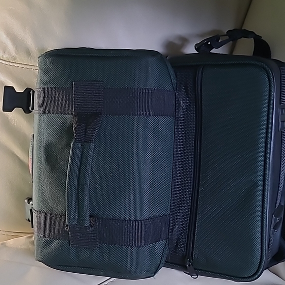 Carrying case - Picture 3 of 4